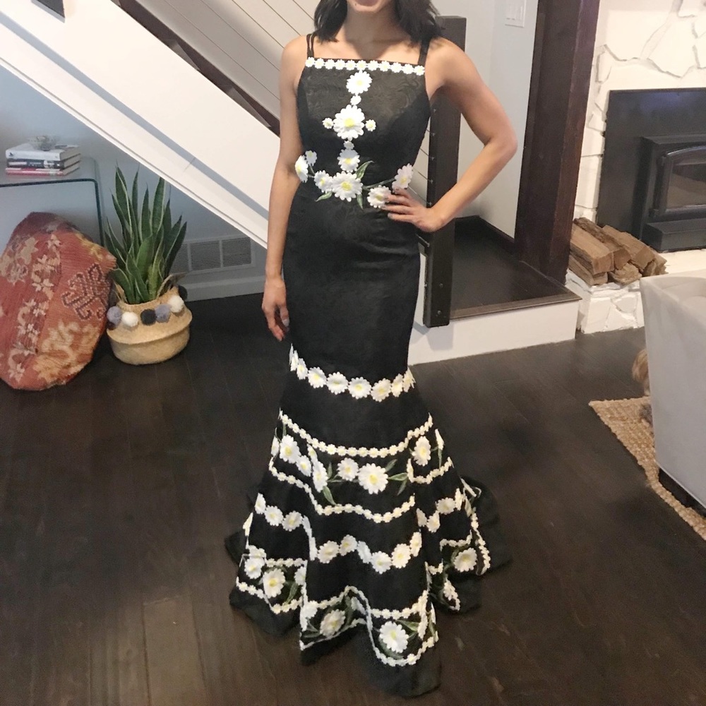 Loré daisy open back prom/pageant dress